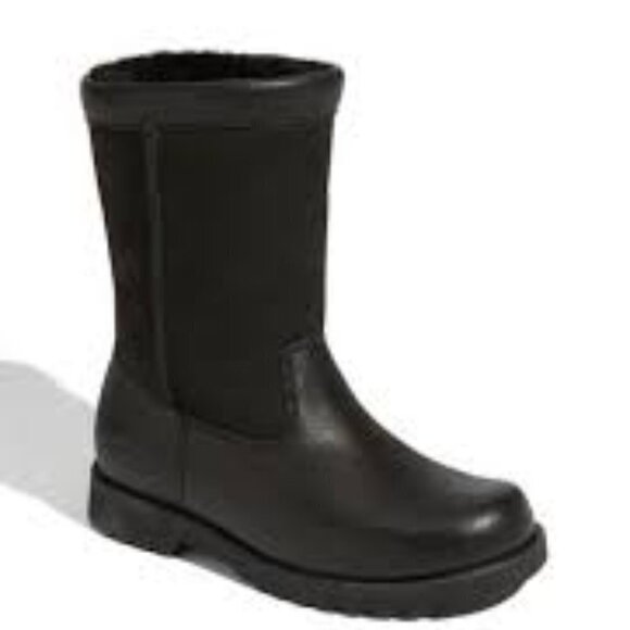 UGG Riverton Black Woman Shoes Size 7 - Picture 1 of 9